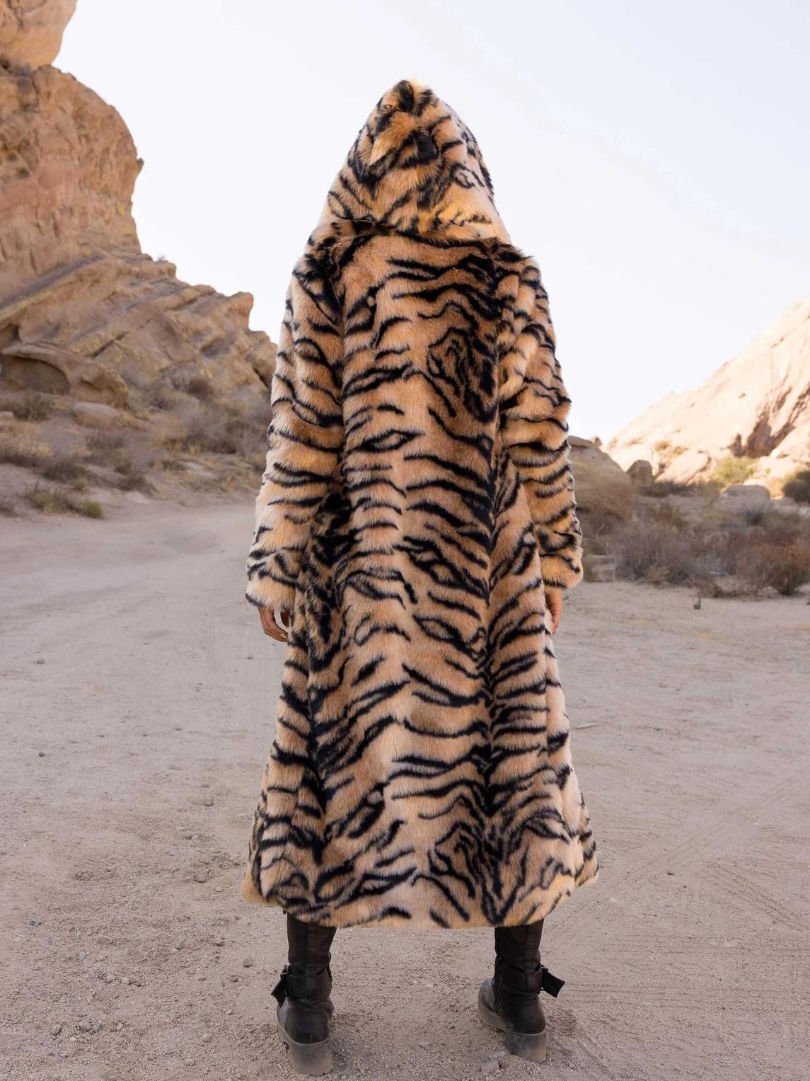 Damesjas met tijgerprint, imit - Winter Clothing Trends 2026 recensie en prijs